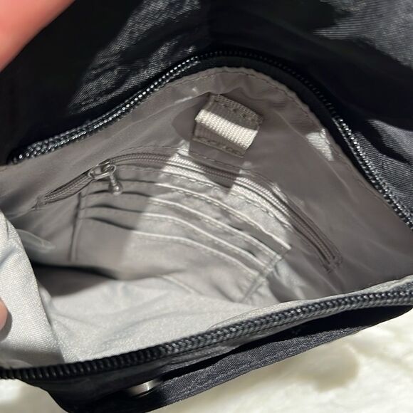 Baggallini Black Small Crossbody Purse B90 - Picture 8 of 8